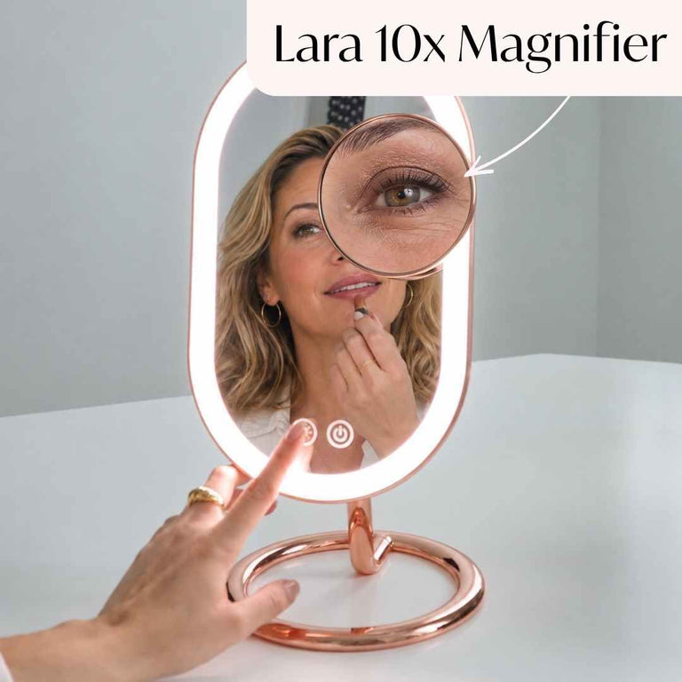 Model applies mascara using Taylor in Sea Serenity