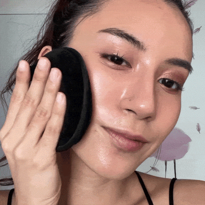 Female removing face makeup with Zoe cleanse pad
