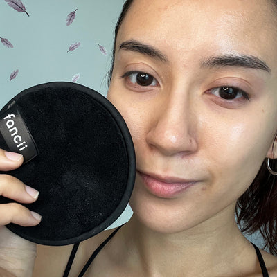 Female showing bare makeup free skin thanks to Zoe cleanse pads